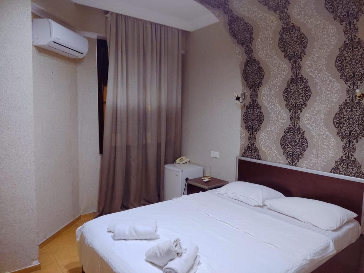 Golden Fish Hotel 巴统 外观 照片
