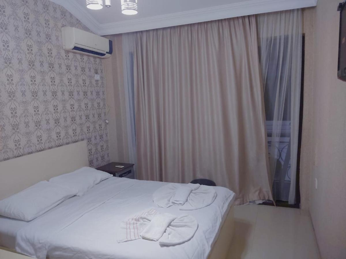 Golden Fish Hotel 巴统 外观 照片