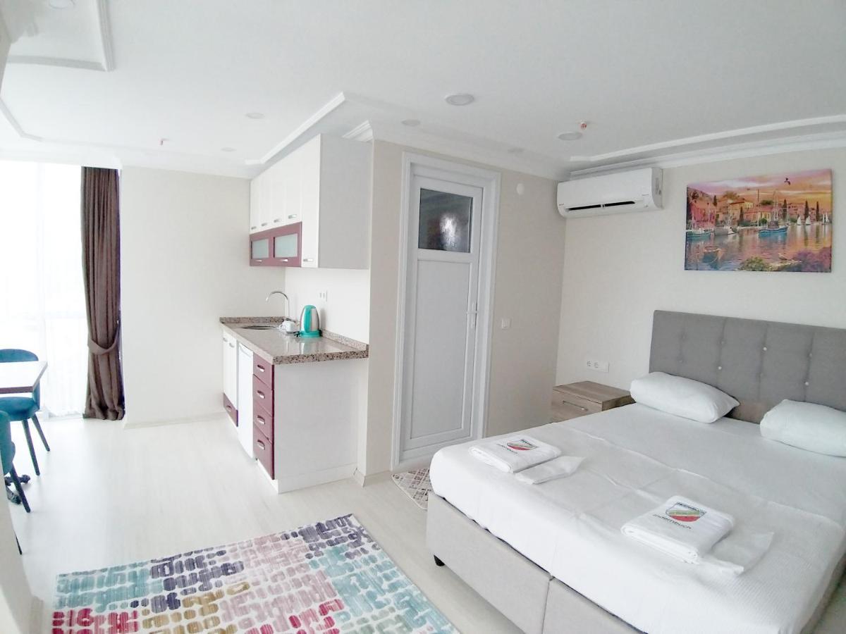 Golden Fish Hotel 巴统 外观 照片